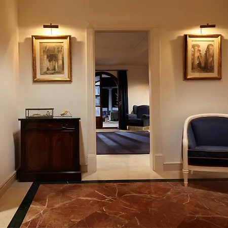 18 Suits Chalet Puerto Banus