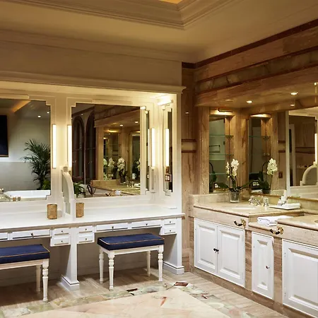 18 Suits Chalet Puerto Banus Holiday home